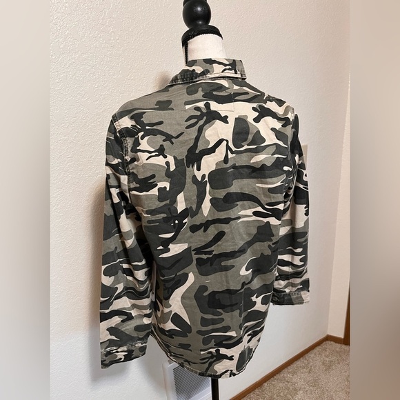 NWT green Camo button up jacket - Picture 5 of 5